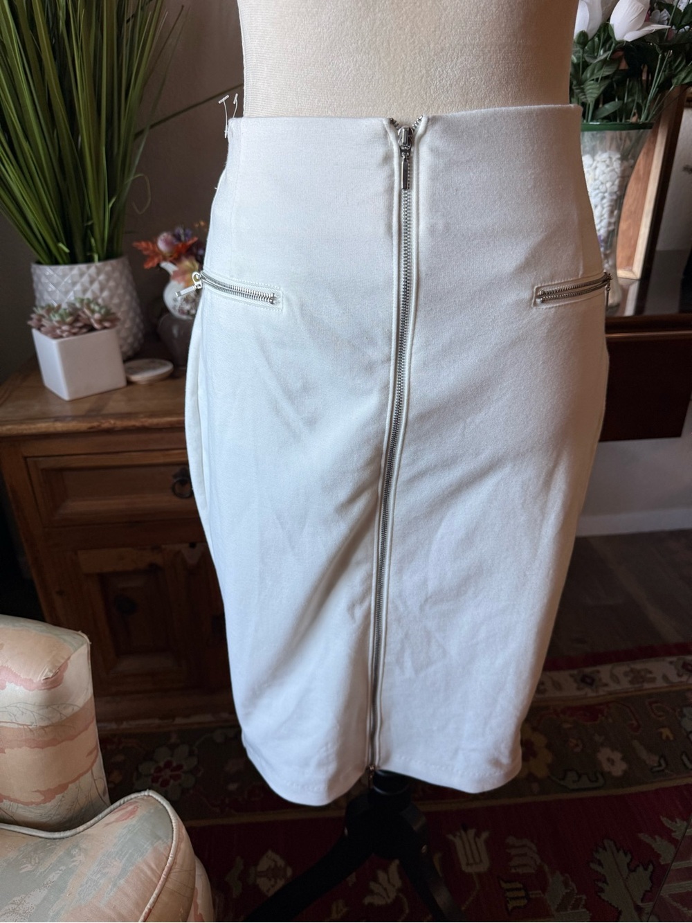 Jennifer Lopez White Zip-Front Pencil Skirt